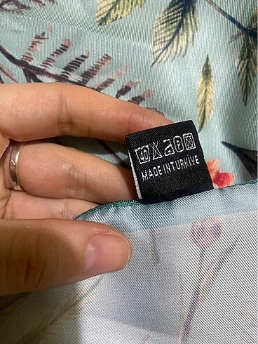 Beden beyaz Renk Ayşegül Güneş eşarp