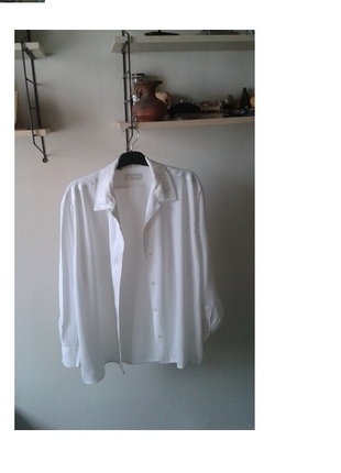 42 Beden beyaz Renk Kusursuz yakası ve önü dantel işlemeli gömlek 