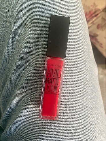 Maybelline kadife mat kırmızı ruj