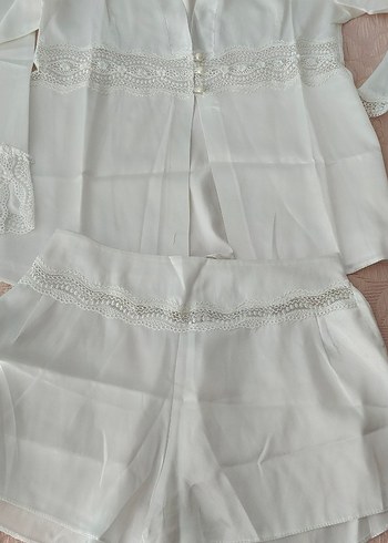 Beyaz Dantel Detaylı Kadın Mini Pijama Takımı