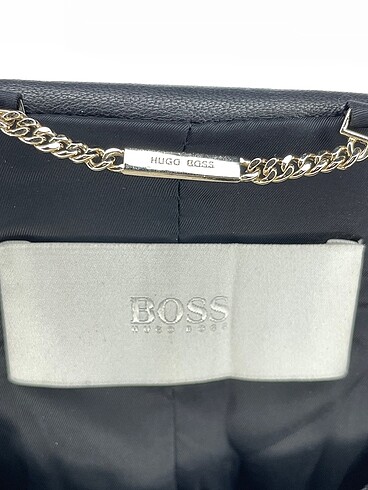 38 Beden siyah Renk Hugo Boss Deri Ceket %70 İndirimli.