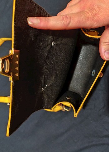 Sarı Parlak Yılan Desenli Deri Kadın Çanta - Görsel 2