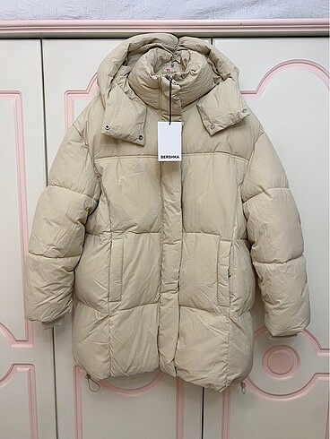 Etiketli Bershka mont