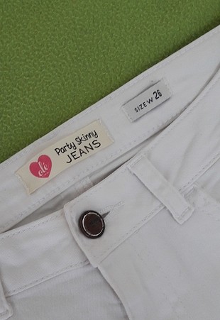 26 Beden beyaz dar paça pantolon
