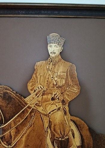 Beden At Üzerinde Asker Temalı Yakma Tablo