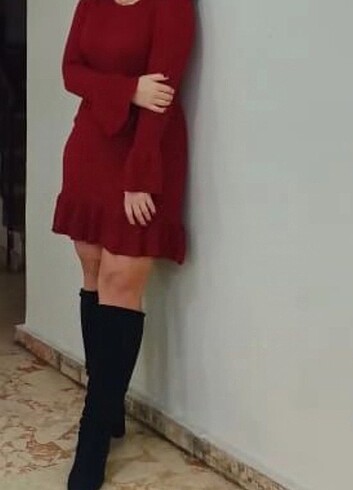 pileli kol ve etek detaylı elbise