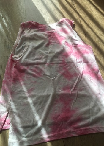 Pembe Batik Desenli Kolsuz Kız Tişörtü - Görsel 3