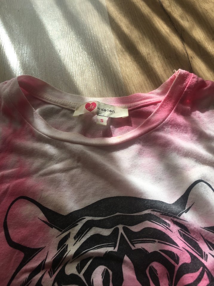 Pembe Batik Desenli Kolsuz Kız Tişörtü - Görsel 2