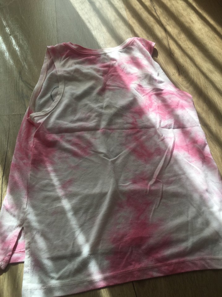 Pembe Batik Desenli Kolsuz Kız Tişörtü - Görsel 3