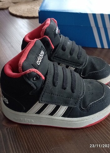 24 Beden siyah Renk Adidas Spor Ayakkabı