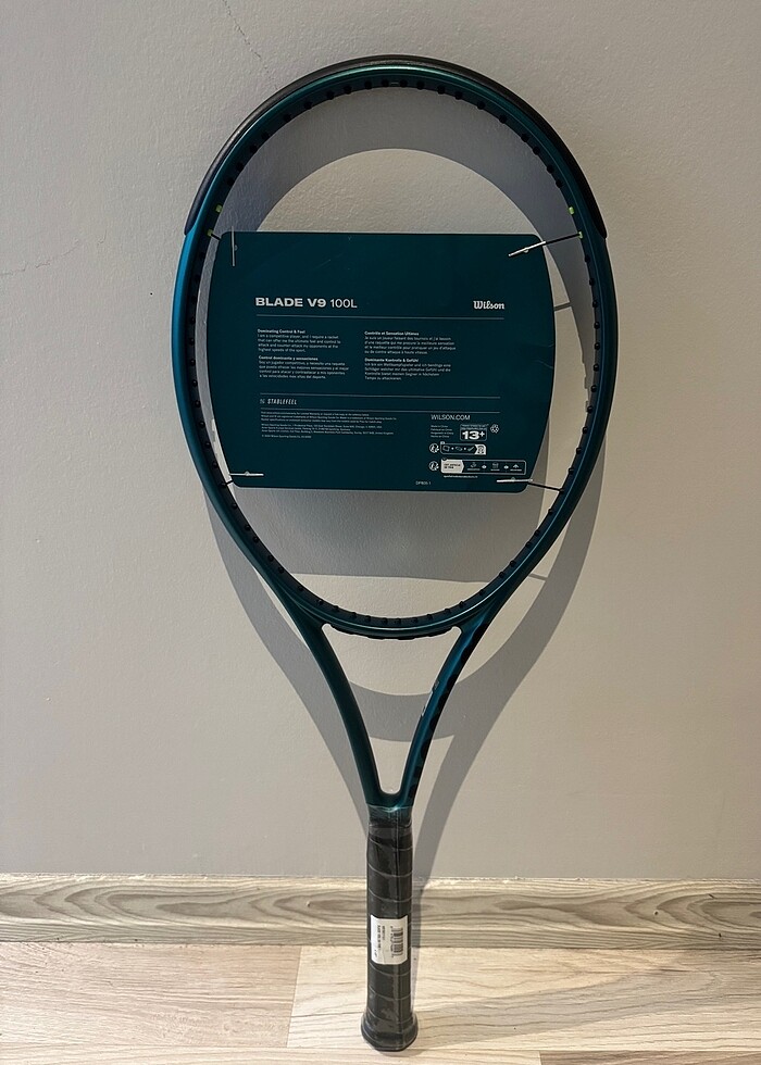 Wilson Blade 100L v9 Tenis Raketi - Görsel 3