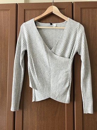 H&M V dekolteli kazak