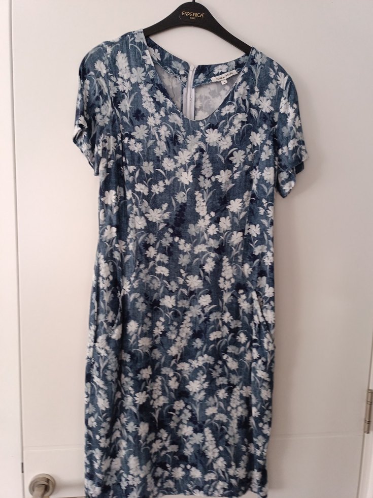 V Yaka, Kısa Kollu, Midi Boy Desenli Elbise - Görsel 1