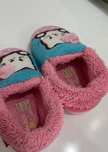 Kız Çocuk Renkli Nakışlı Sıcak Terlik - Görsel 3