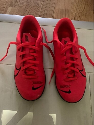 Nike futbol ayakkabı 36,5