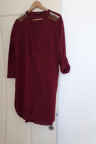 bordo omuz aksesuarlu tunik