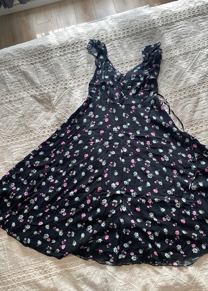 Yazlık çiçekli midi elbise - Görsel 2