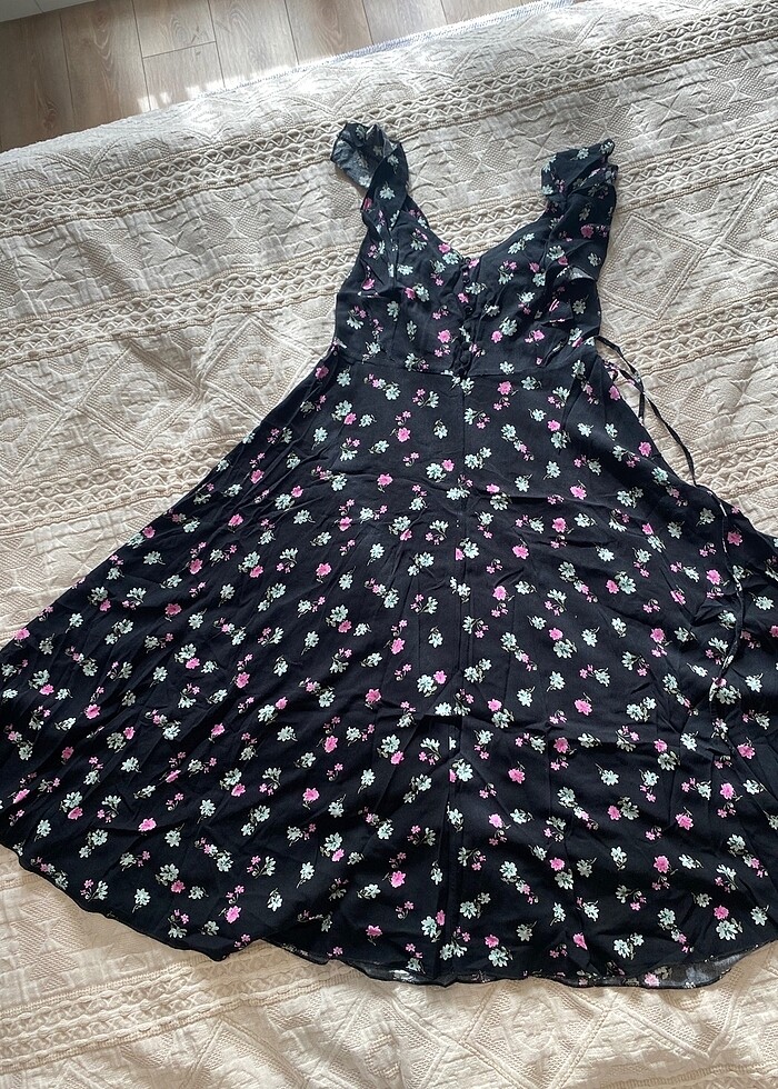 Yazlık çiçekli midi elbise - Görsel 3