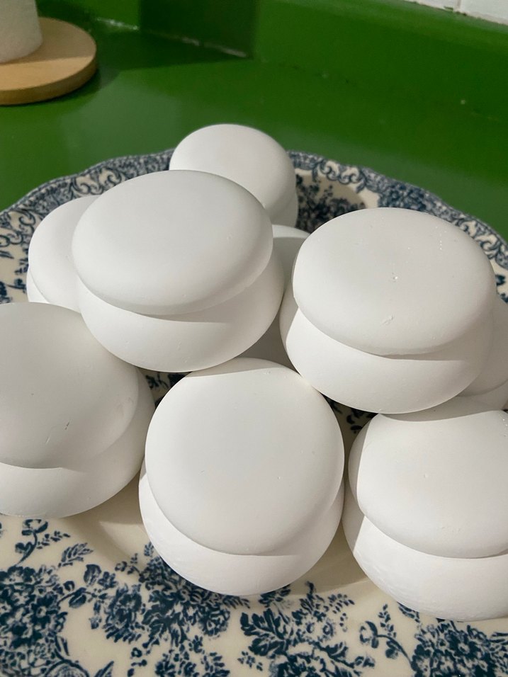 Beyaz Yuvarlak Kapağı Olan Mumlar - Görsel 2