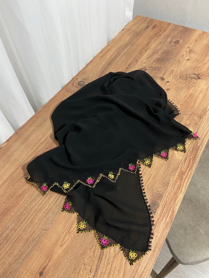 Boncuk İşlemeli Siyah Kadın Şal - Görsel 2