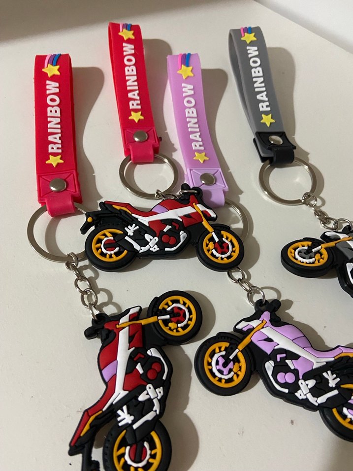Renkli Zincir Detaylı Motosiklet Anahtarlık - Görsel 2