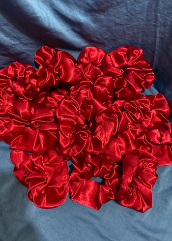 Parlak Kırmızı Saten Lastik Toka - Görsel 2