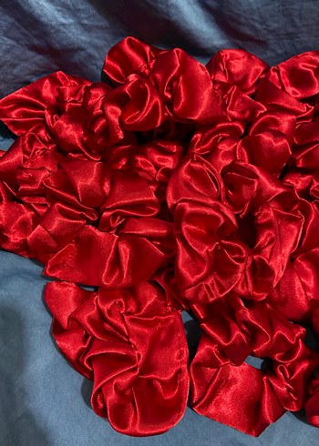 Parlak Kırmızı Saten Lastik Toka - Görsel 3