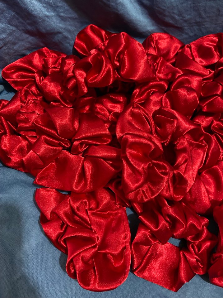 Parlak Kırmızı Saten Lastik Toka - Görsel 3