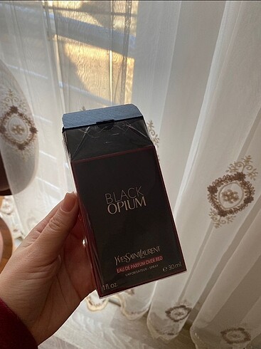 Yves Saint Laurent Yves Saint Laurent - Black Opium Over Red