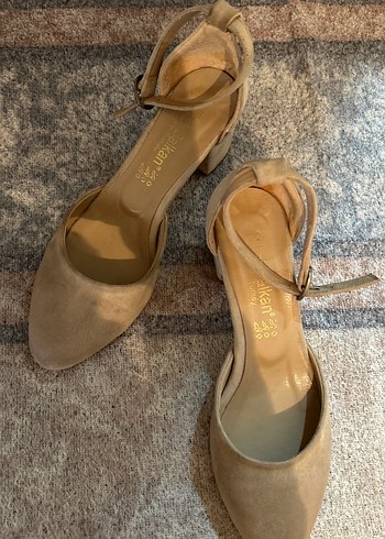 Bej Süet Tokalı Kadın Topuklu Ayakkabı - Görsel 5