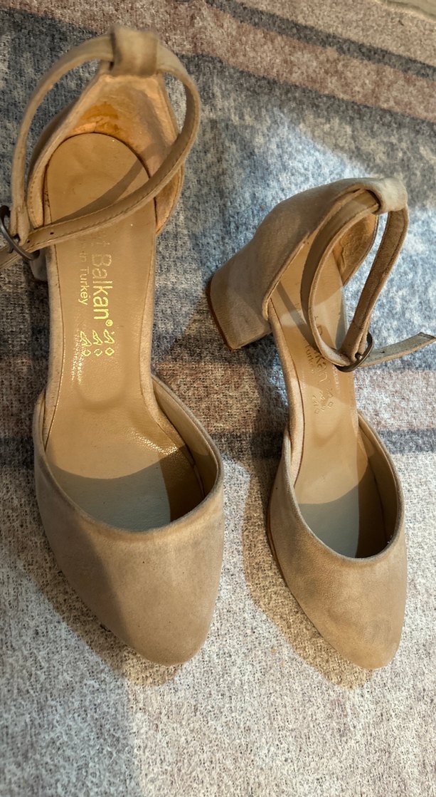 Bej Süet Tokalı Kadın Topuklu Ayakkabı - Görsel 2