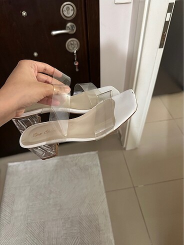 37 Beden beyaz Renk Şeffaf topuklu terlik