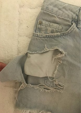 LC Waikiki Buz mavisi yırtık kot şort