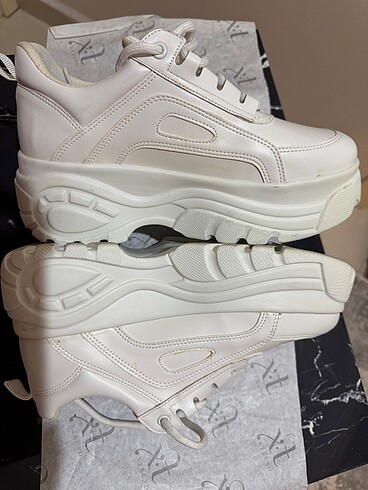 Marjin Marjin yüksek topuk sneaker