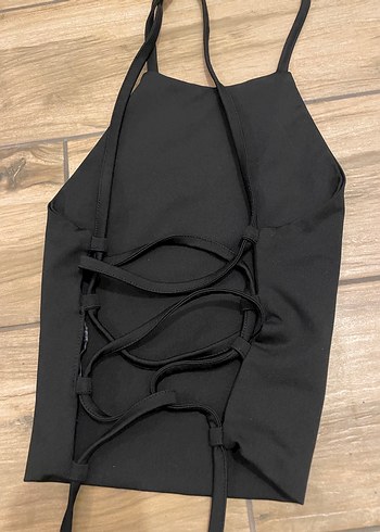 Siyah Halter Yaka İnce Askılı Crop Top - Görsel 3