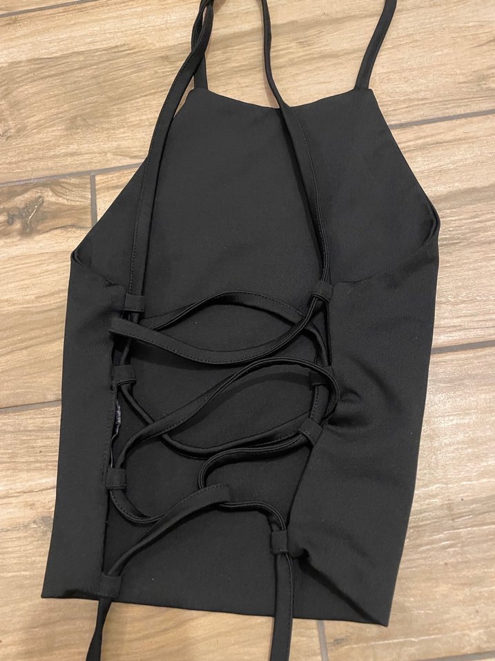 Siyah Halter Yaka İnce Askılı Crop Top - Görsel 3