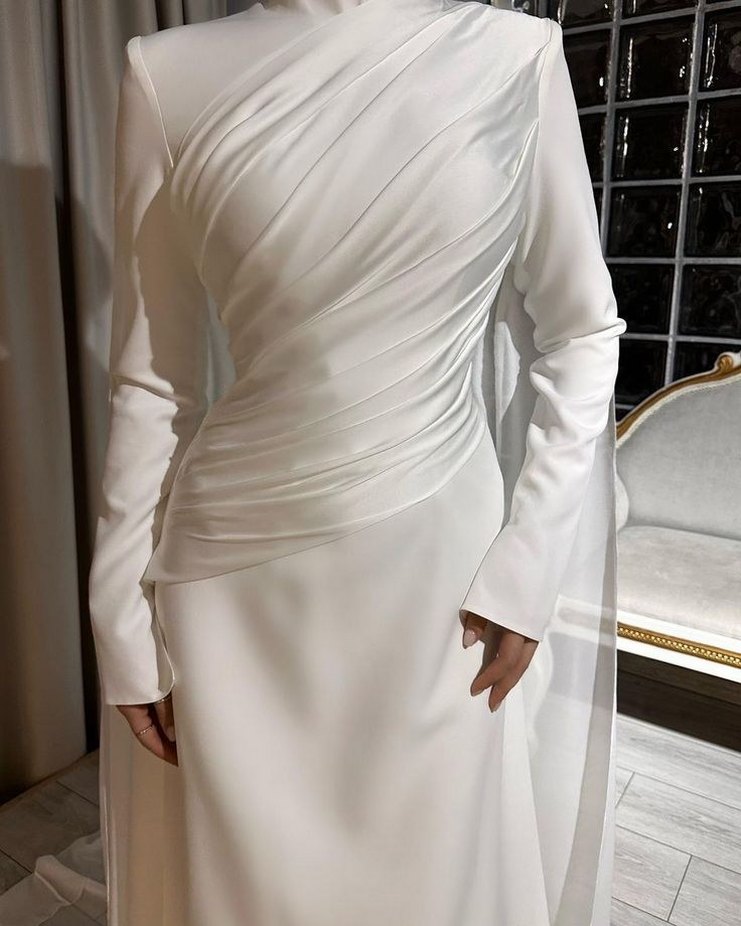 Beyaz Yüksek Yakalı Uzun Kollu Kadın Elbise KIRALIK - Görsel 2