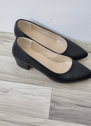 38 Beden siyah Renk Derithy marka siyah topuklu ayakkabı 