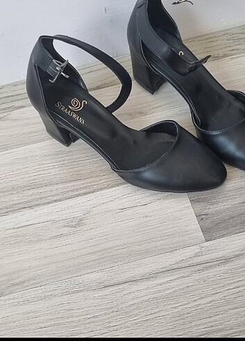 Straswans siyah topuklu ayakkabı