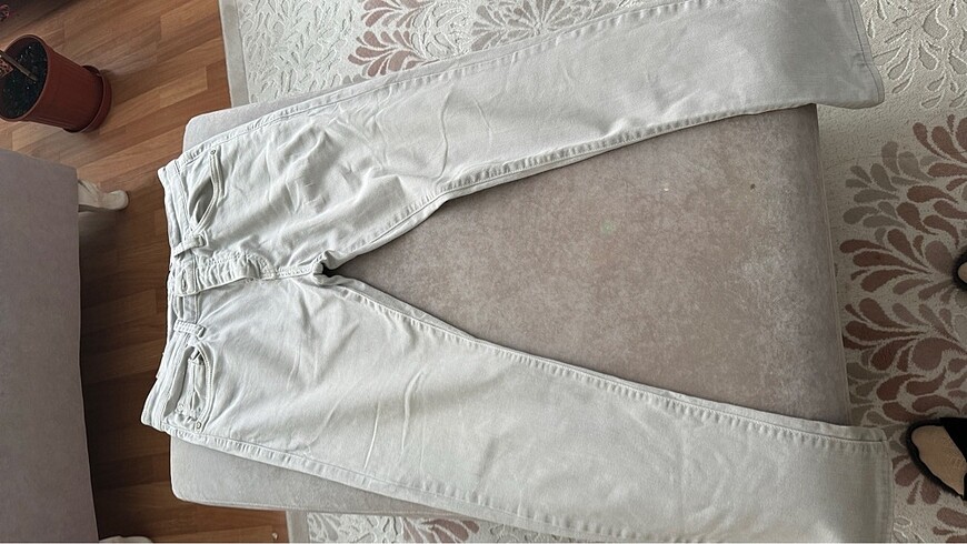 Açık renk mavi jeans pantolon