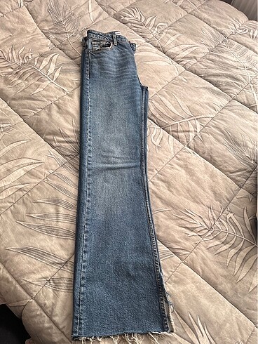Bershka BERSHKA jean yırtmaçlı