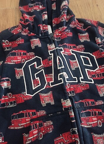 Gap GAP Çocuk Sweatshirt (İtfaiye Desenli)