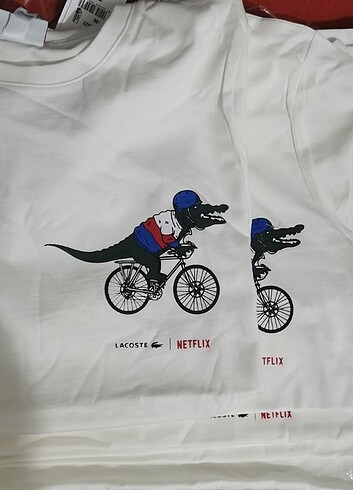 Lacoste X Netflix Kadın Loose Fit T-Shirt 
