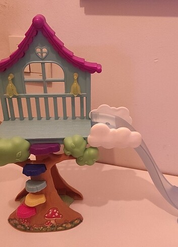 Barbie Dreamtopia Chelsea ve Eğlenceli Dünyası Ağaç Ev Oyun Seti