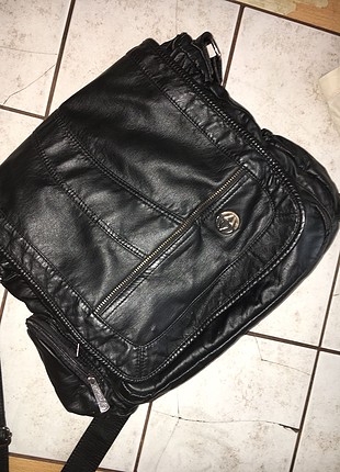 Siyah omuz çantası