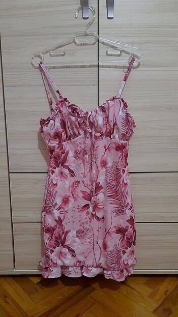 Askılı pembe mini elbise
