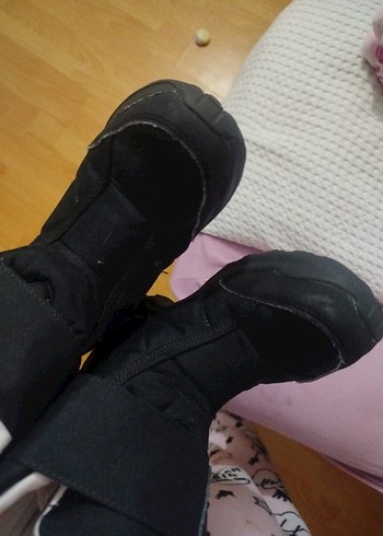 32 Beden siyah Renk Erkek Çocuk Siyah Cırtlı Bot