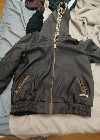Zara Kürk Detaylı Zebra Desenli Kapüşonlu Kadın Mont