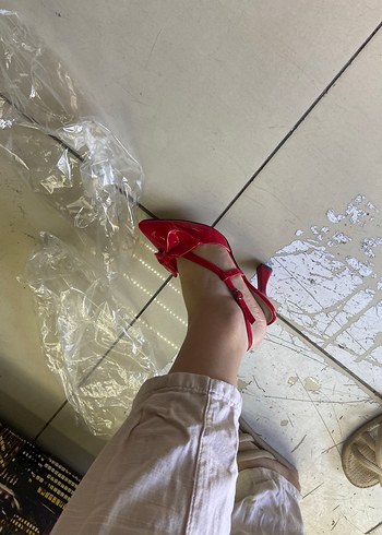 37 Beden Kırmızı İpeksi Fiyonklu Stiletto
