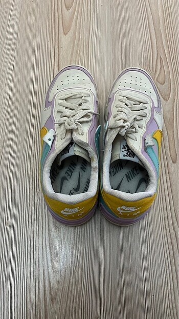 NIKE SNEAKER